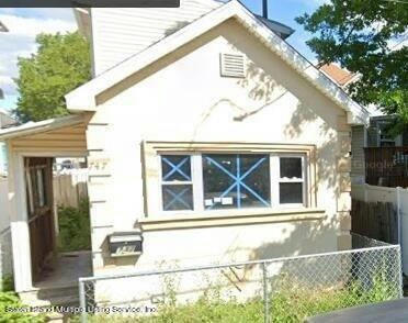 747 PATTERSON AVE, STATEN ISLAND, NY 10306, photo 3 of 9