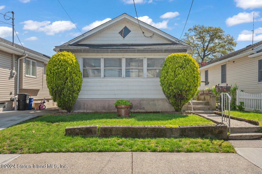 39 SPRAGUE AVE, STATEN ISLAND, NY 10307, photo 1 of 28